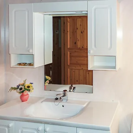 Cozy In Varaldsoy With Kitchen Holiday home