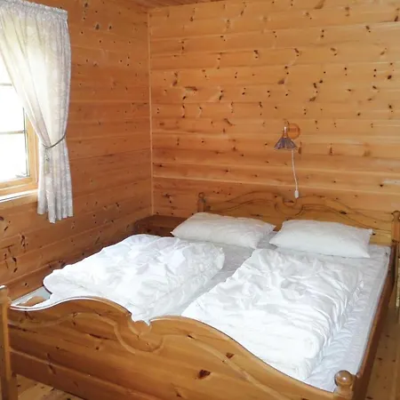 Cozy In Varaldsoy With Kitchen Gjuvsland